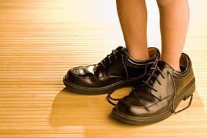 ضررهای پوشیدن کفش و دمپایی نامناسب